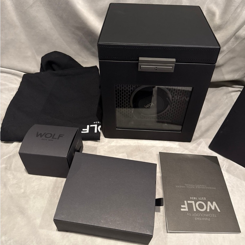 Wolf Axis single watch winder with storage